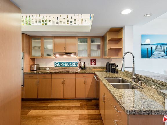 4th image of 13700 Marina Pointe Dr Unit 625