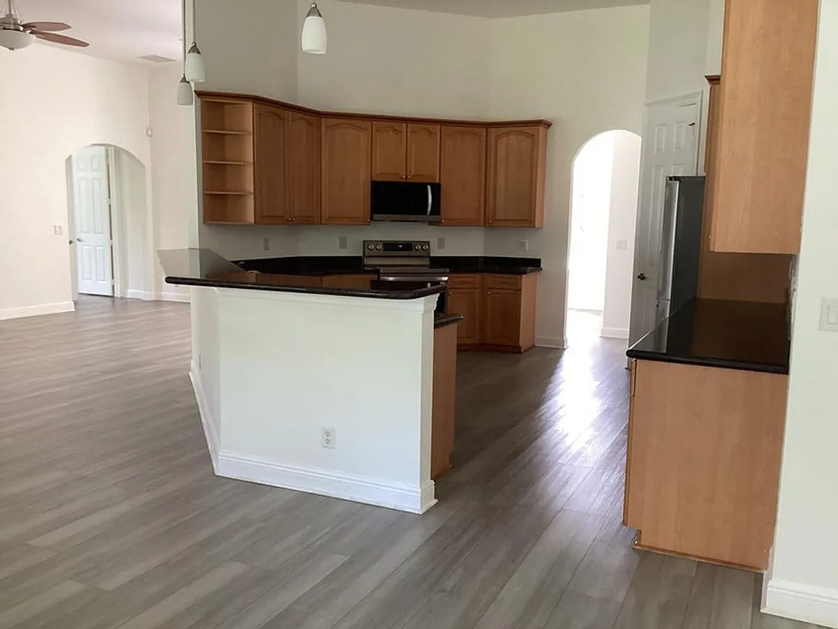 Building Photo - 17119 Alexander Run