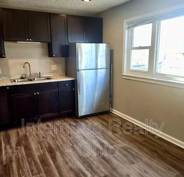 3925 Irwin Ave — Photo 8