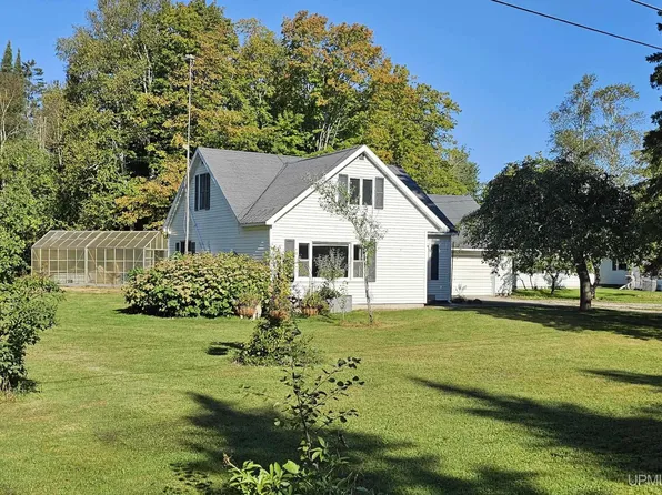 5602 W River Rd, Manistique, MI 49854