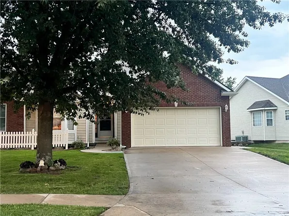 4907 Ashbey Dr, Saint Joseph, MO 64501