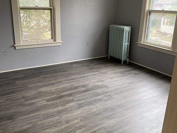 4th image of 186 Dorwin Ave #1