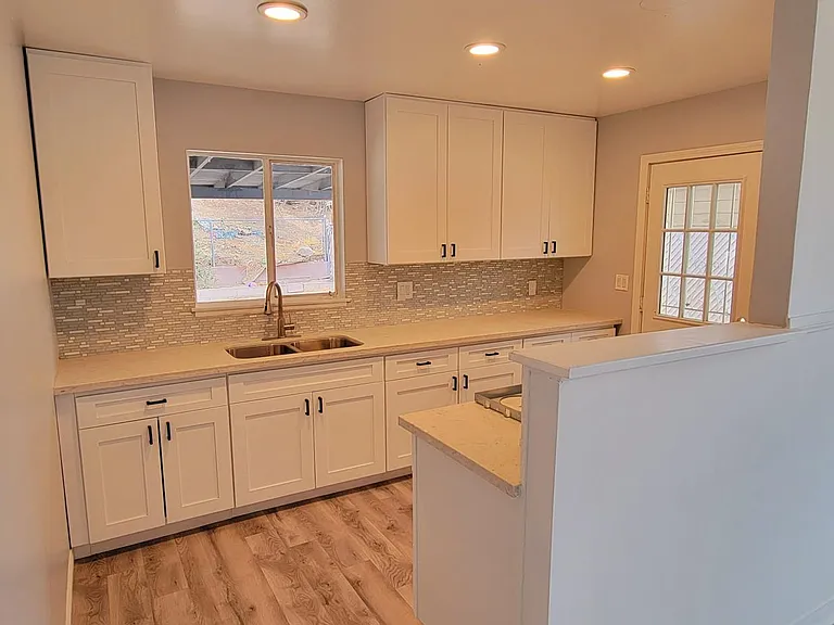 650 Stevens Ave — Photo 3