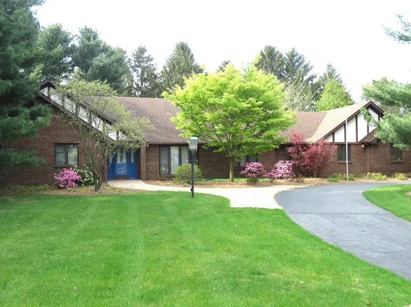 1364 Silverbrook Ln, Saint Joseph, MI 49085