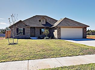 1712 W Zachary Way, Mustang, OK 73064