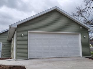 312 Beacon Ave, New London, WI 54961