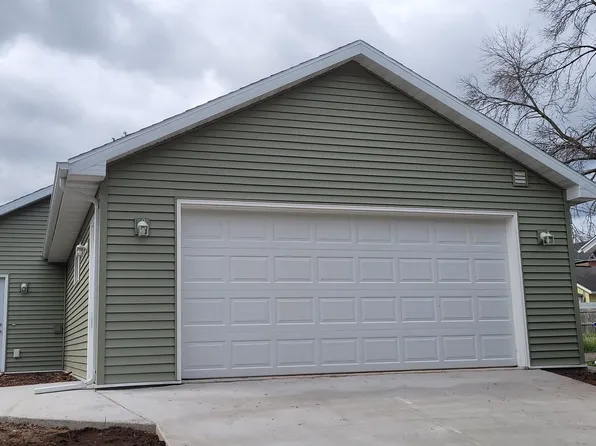 312 E Beacon Ave, New London, WI 54961