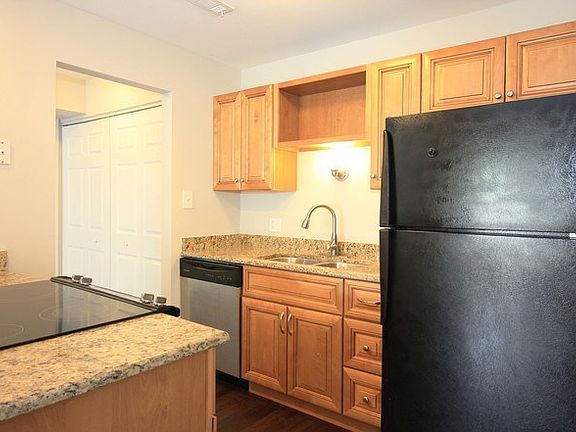 5th image of 990 Perrie Dr APT 303