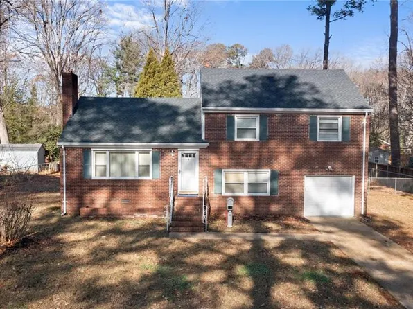 4 Garland Dr, Newport News, VA 23606