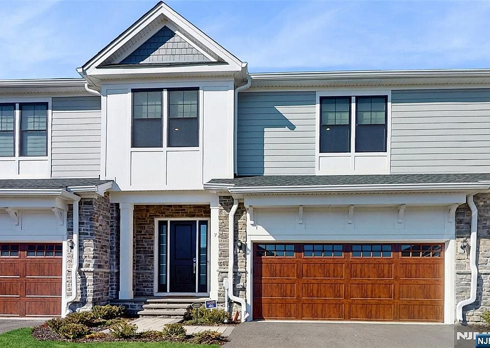 1st image of 7 Saint Andrews Cir
