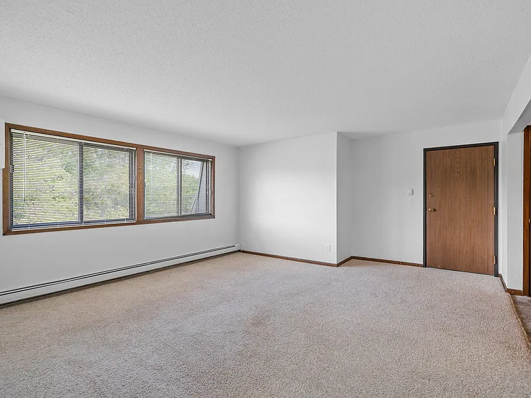 Cedar Square Apartments — Photo 8