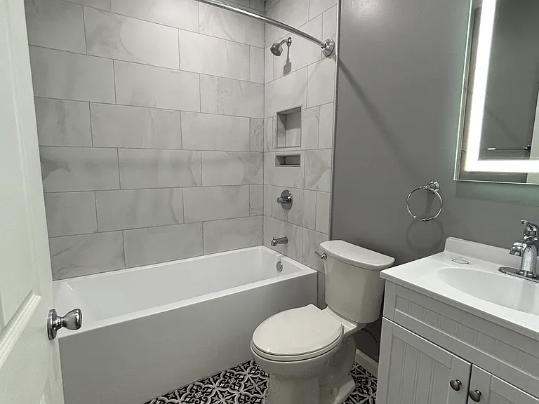 1263 Donald Ave — Photo 3