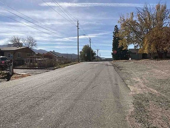 Exterior Neighborhood (street photo)