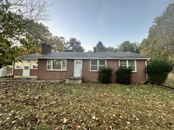 1097 Treetop Ln, Blue Ridge, VA 24064