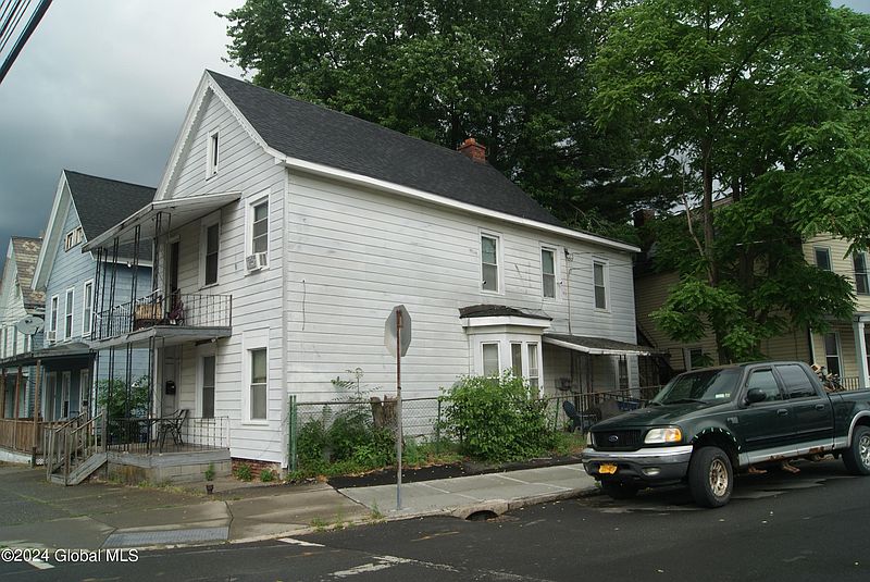 4th image of 37 Watervliet Avenue