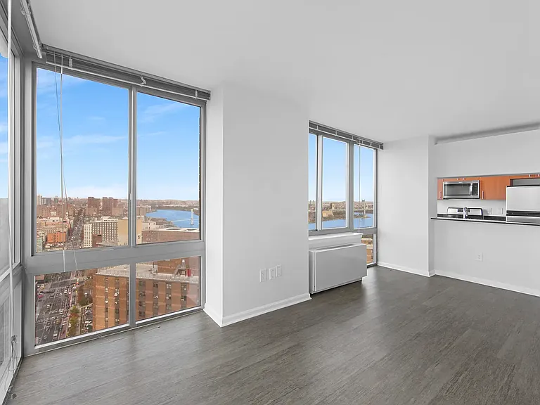 408 E 92nd St #26F — Photo 4