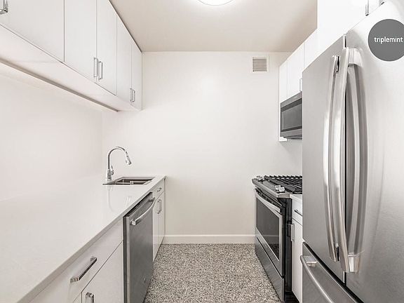 3rd image of 201 W 72nd St APT 5B