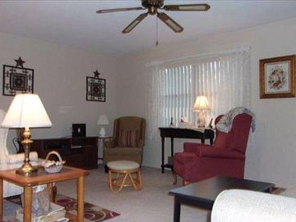 2nd image of 282 W Sugarmaple Ln