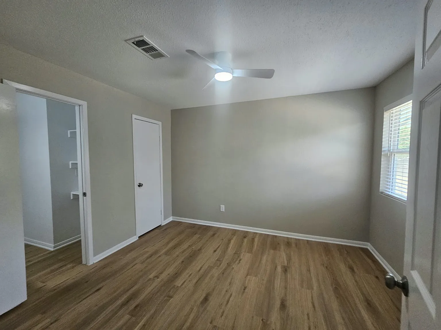 2 bed, 1000 sqft, $1,150 — Photo 4