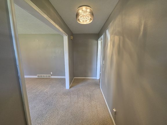 4th image of 297 Dove Ave