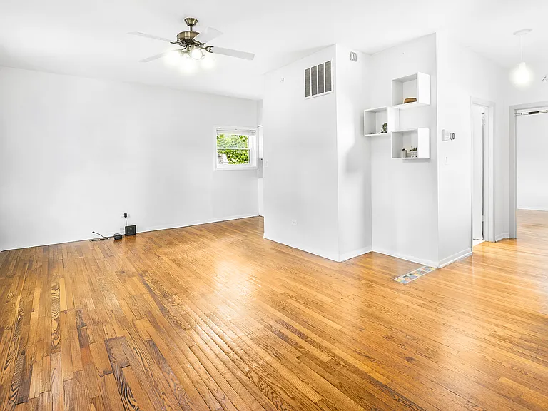1337 W Flournoy St #2R — Photo 3