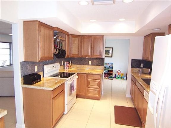 4th image of 1329 SE 3rd Ter