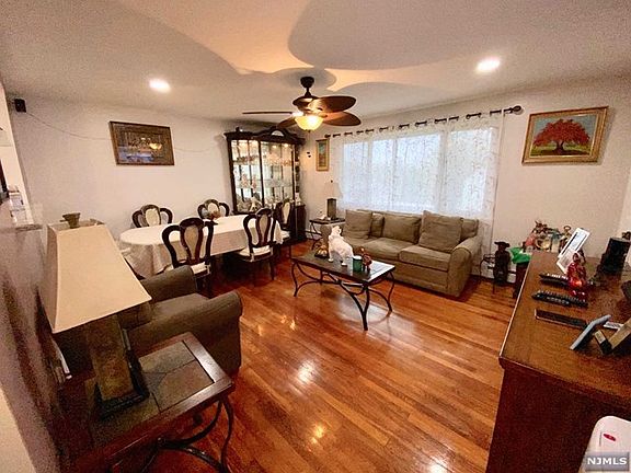 3rd image of 6 Fredericks Ct Floor 2
