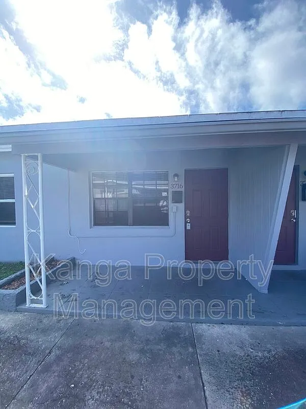 4 bed, 2.0 bath, 1084 sqft, $2,150 — Photo 2