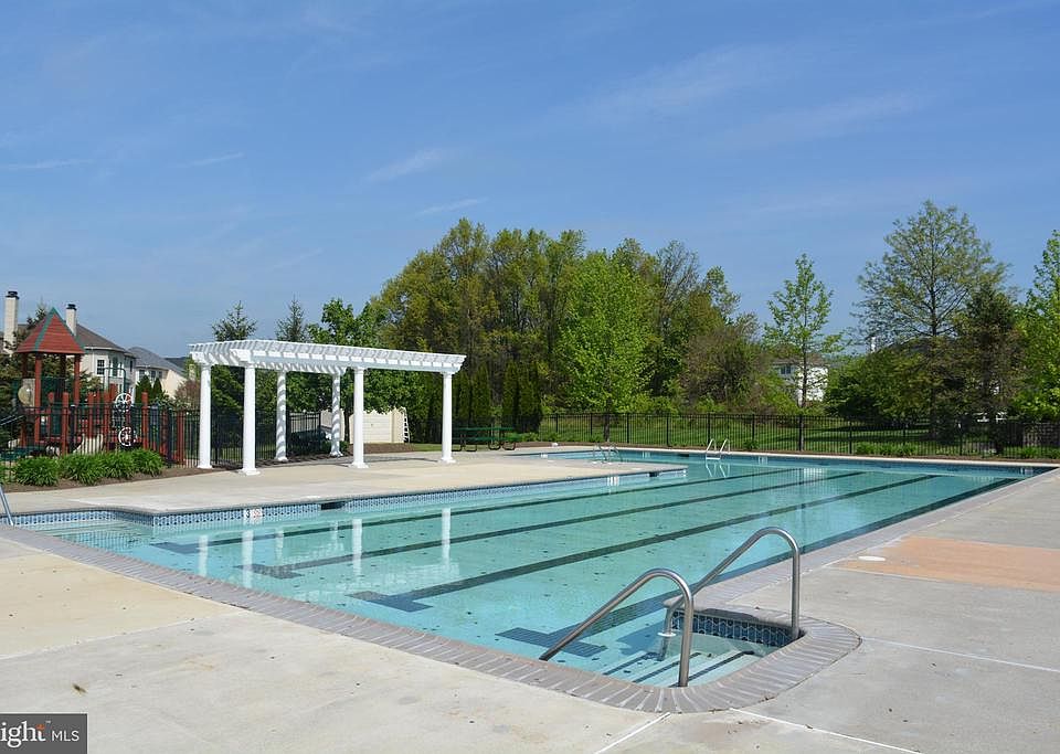 2nd image of 636 Benson Ln