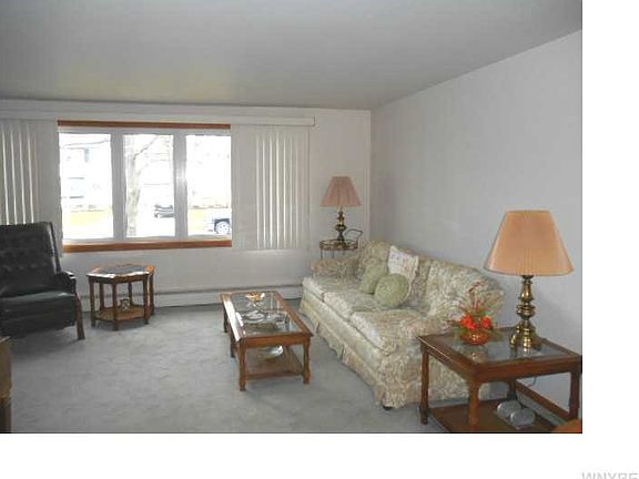 3rd image of 624 Evergreen Dr