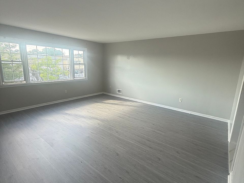 2nd image of 73-75 Glenn Dr #2