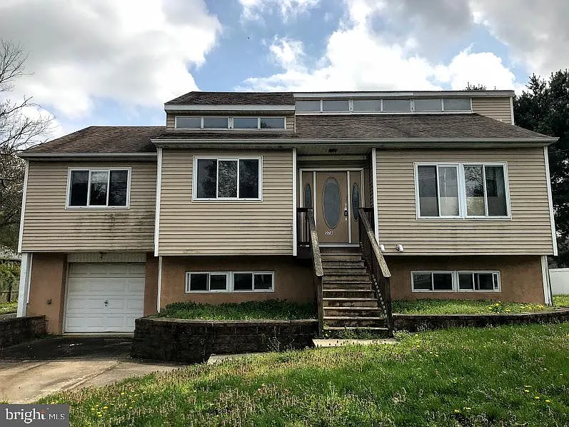 270 Roosevelt Blvd photo 1