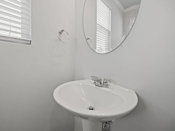 4th image of 5717 Woodlawn Dr