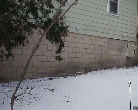 3rd image of 8445 Rollins Dr NE
