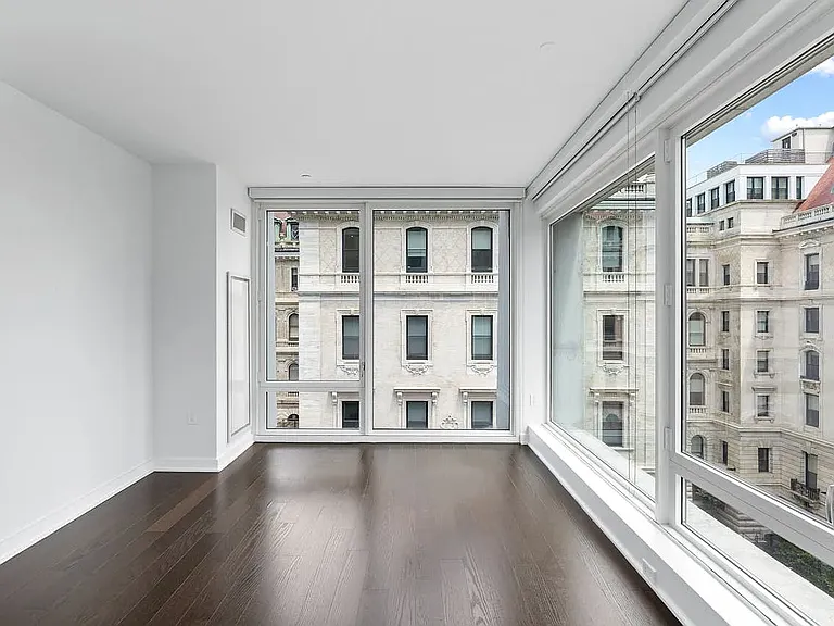 400 W 113th St #714 — Photo 11