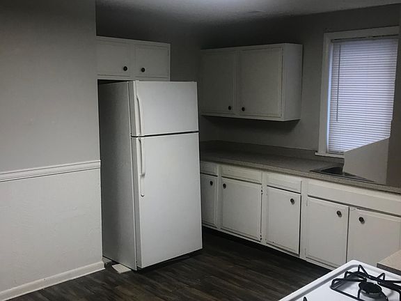 3rd image of 909 Goss Ave