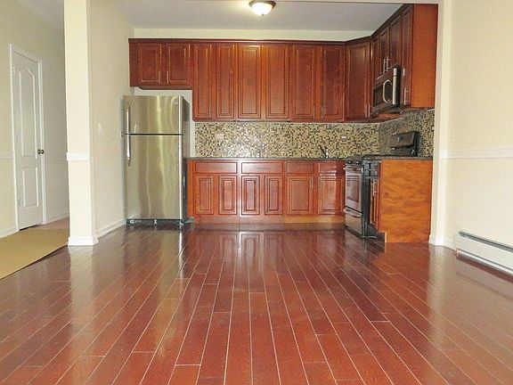 4th image of 778 E 178th St