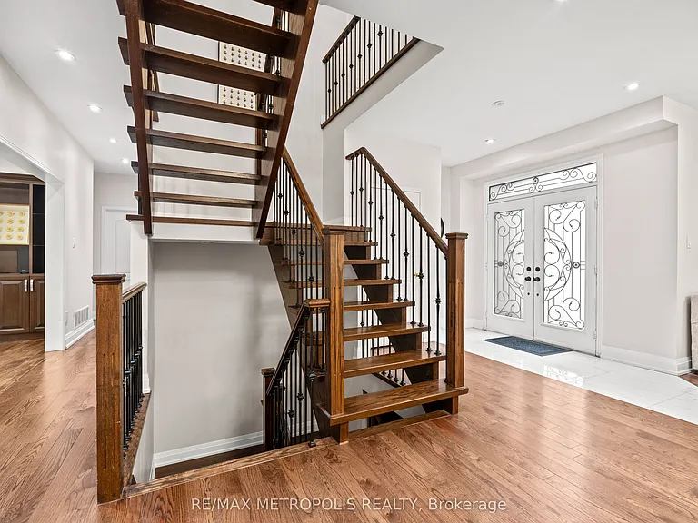 552 Feathergrass Cres #MAIN UPPER — Photo 5