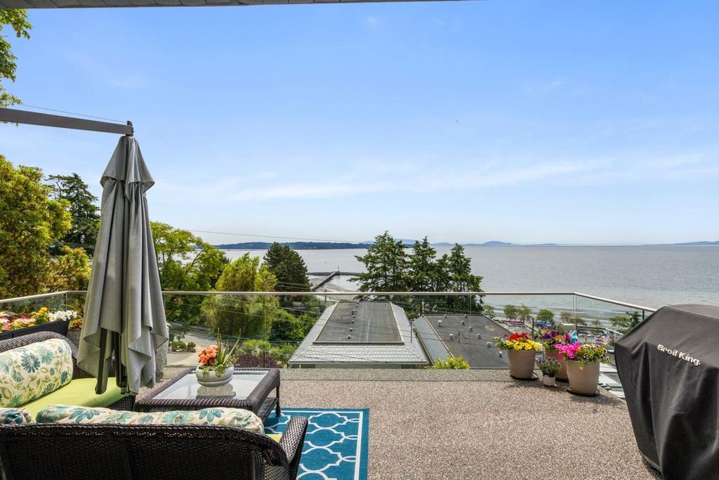 14999 Blackwood Ln, White Rock, BC - More