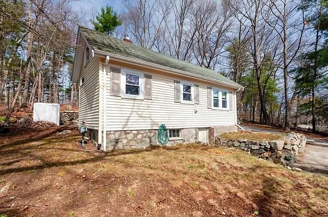 Building Photo - 527 Walpole St