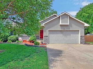 1216 W 4th St, Haysville, KS 67060
