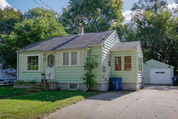 504 Keyes Dr photo 1