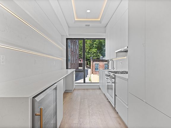 2nd image of 1578 Beacon St #102