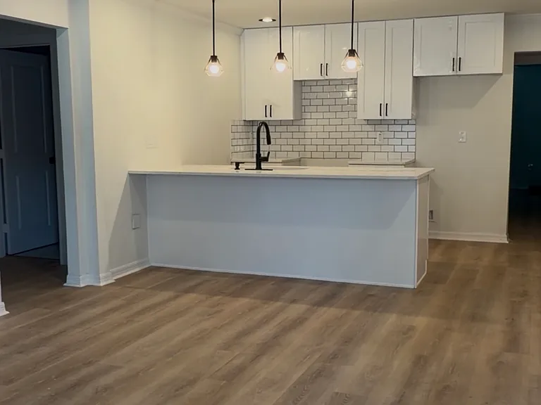 1246 Thompson Pl — Photo 3