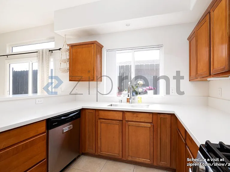 1784 Elm Ave — Photo 8