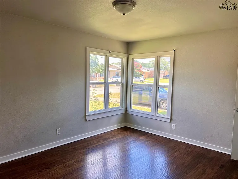 1525 Hursh Ave — Photo 4