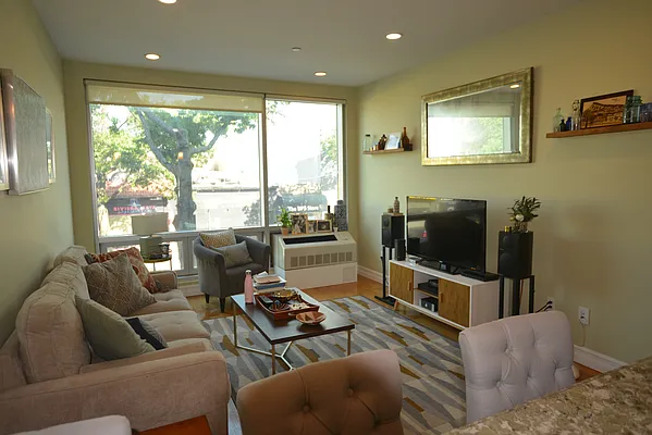 Rented by Voro, LLC | media 17