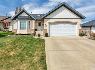 5 E Fawn Close, Sylvan Lake, AB T4S 1X4