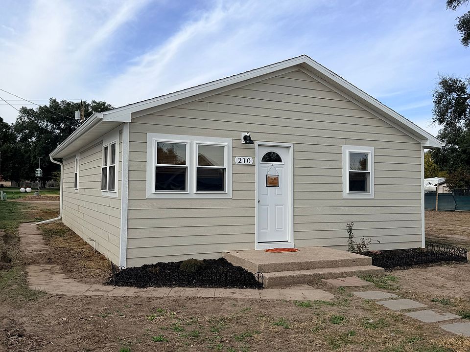 1st image of 210 S Vennum St