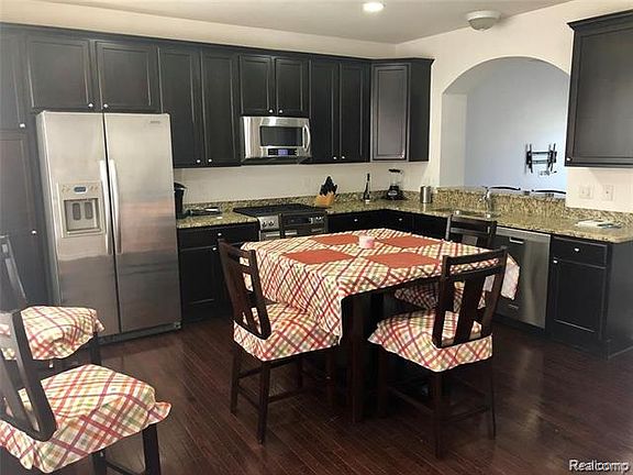 3rd image of 27931 Middleton Dr #1